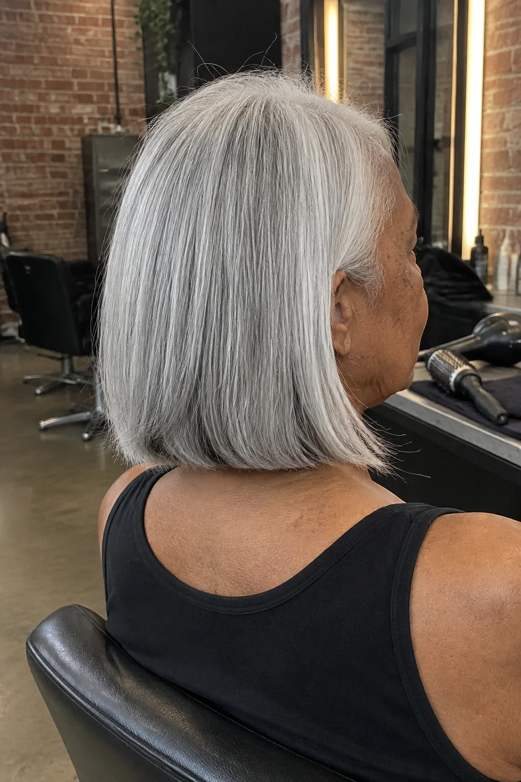 One-Length Collarbone Cut hairstyle